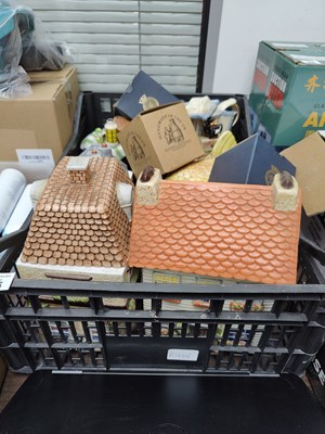 Lot 205 - Box containing assorted ornaments