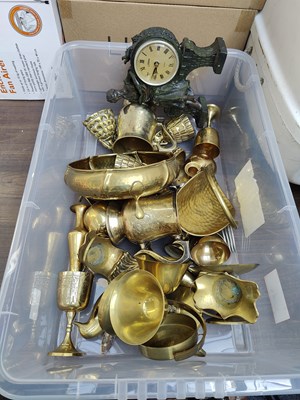 Lot 35 - Box containing brass and other metal products
