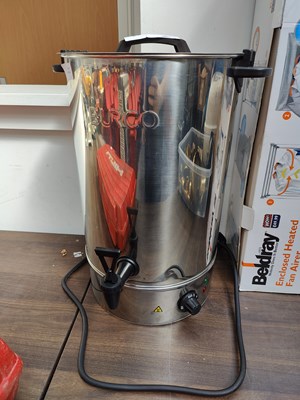 Lot 19 - Burco hot water urn