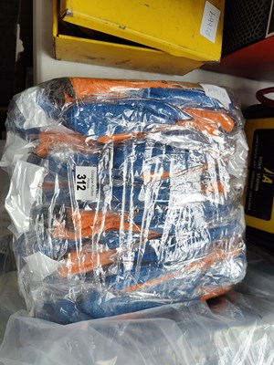 Lot 312 - Bundle of work gloves