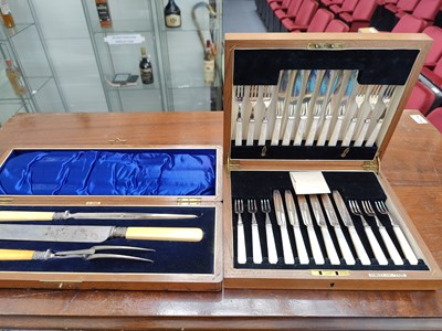 Lot 74 - Knife and fork Cutlery set and carving set in quality cases
