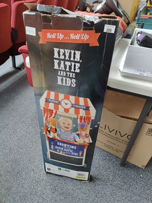 Lot 295 - Puppet show kit in box