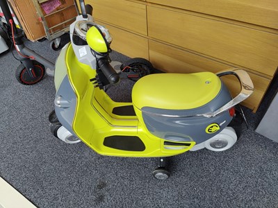 Lot 250 - Kids ride on electric toy with chargers