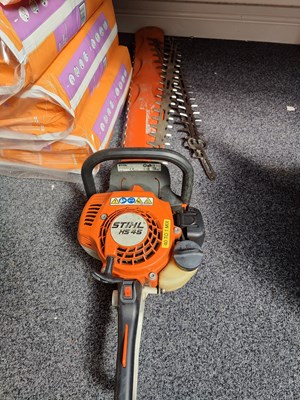 Lot 7 - Stihl hs45 petrol hedge cutter with blades