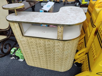 Lot 285 - Small retro bar missing small platform