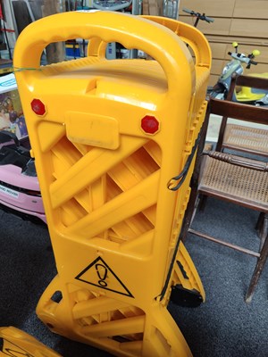 Lot 288 - Yellow safety extending barrier 4m length