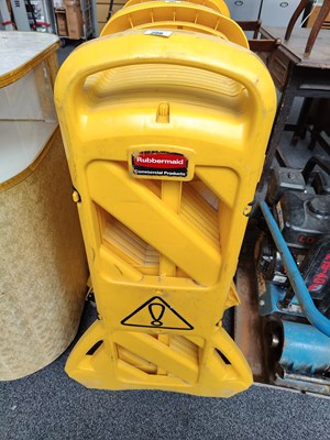 Lot 286 - Yellow safety extending barrier 4m length