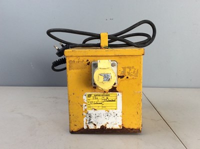 Lot 58 - 110v single output transformer