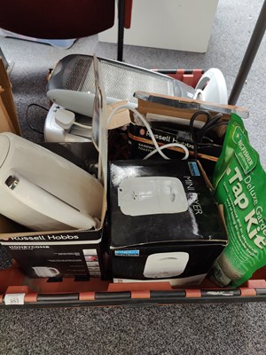 Lot 353 - Crate of misc