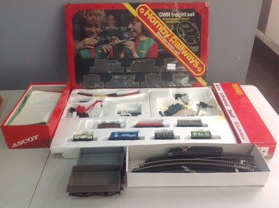 Lot 24 - A selection of railway items including tracks