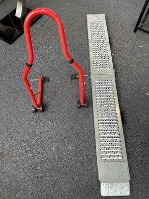 Lot 200 - Motorbike Ramp & Stand