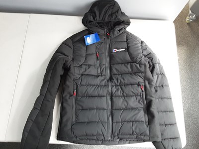 Lot 122 - Black Puffa Jacket Bearing Berghaus Logo Size Small