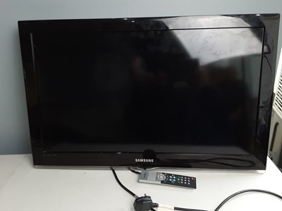 Lot 165 - Samsung TV with Remote