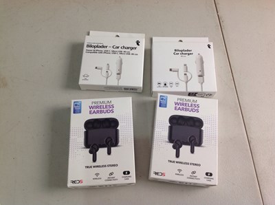 Lot 90 - 2x earbuds and 2x car charging cables