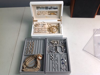 Lot 149 - Good lot of mix Jewelry
