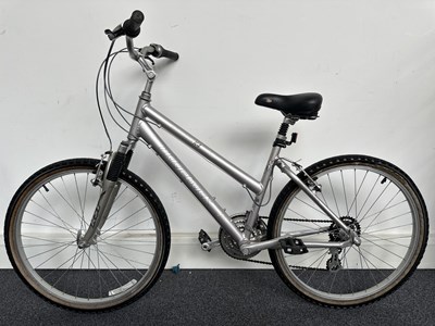 Lot 195 - Ridgeback Adventure K4 Women’s City Bike