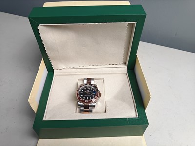 Lot 152 - Gents wrist watch bearing rolex logo in display box