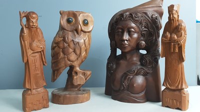 Lot 27 - Selection of wooden ornaments
