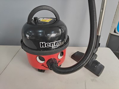 Lot 47 - Henry 200 vacuum cleaner with long reach nozzle