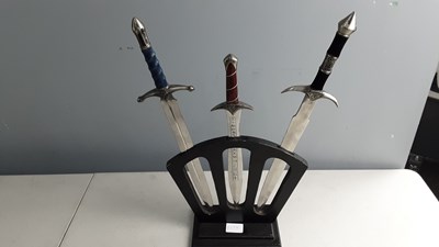 Lot 153 - 3x decorative blades in display stand