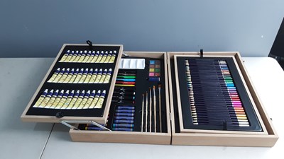 Lot 163 - Art set