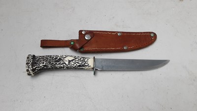 Lot 185 - Small decorative hunting knife in leather sheath