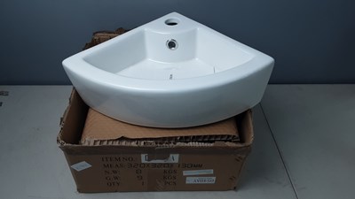Lot 67 - White ceramic corner sink