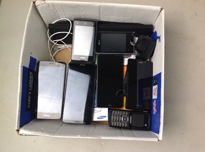 Lot 173 - Qty of electronics phones