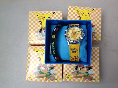 Lot 118 - Pokemon kids watch bundle