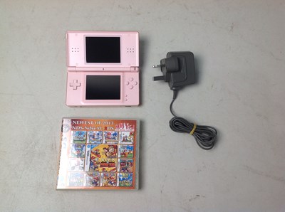 Lot 120 - Nintendo DSLite with charger and 306 games in 1
