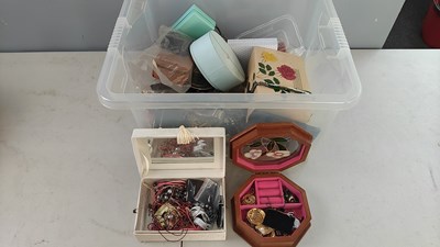 Lot 162 - Large qty of costume jewellery and boxes