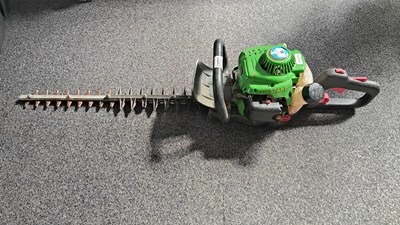 Lot 70 - Petrol easy start hedge cutter