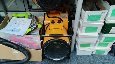 Lot 224 - 4 2.4kw yellow space heaters