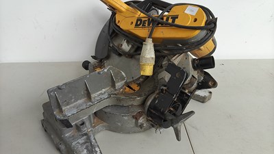 Lot 22 - Dewalt table saw Tested working