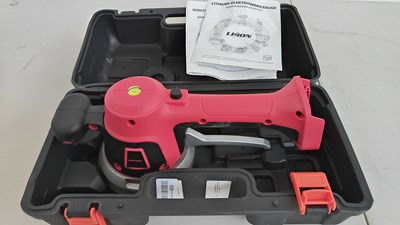 Lot 75 - Onevan Vibrating plater for tiling