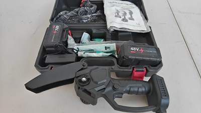 Lot 31 - Mini chainsaw with battery and charger