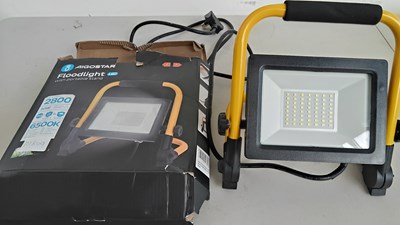 Lot 238 - Floodlight with portable stand