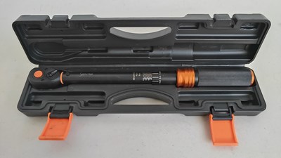 Lot 23 - Shovan torque wrench with tools