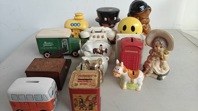 Lot 43 - Job Lot Of Piggy Banks In Various Styles