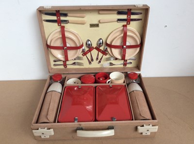Lot 51 - Retro Brexton picnic set briefcase