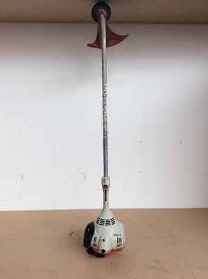 Lot 220 - Stihl fs40 strimmer