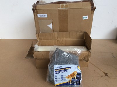 Lot 193 - Dog Ramp & 3 Step Foam Pet Stair