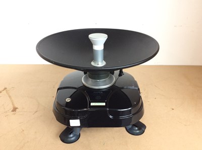 Lot 233 - Portable auto positioning satellite antenna