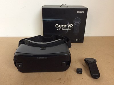 Lot 22 - Samsung gear vr with controller