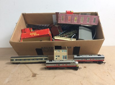 Lot 40 - Various Components Of A Model Railway Set
