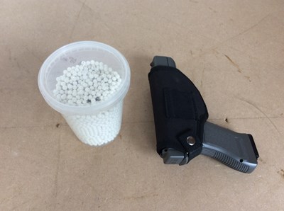 Lot 99 - BB Handgun With Holster & Large Qty Of BB's
