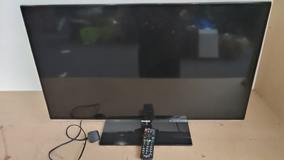 Lot 17 - Panasonic TV with remote tested working