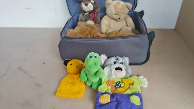 Lot 12 - Qty of soft toys in case