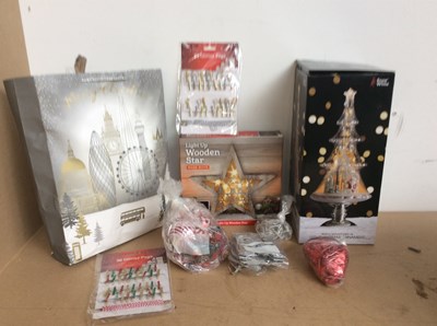 Lot 170 - Qty Of Christmas decorations