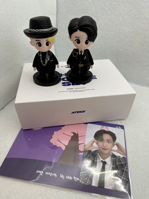 Lot 105 - HBD figure set "our story" SeongHwa kpop sealed